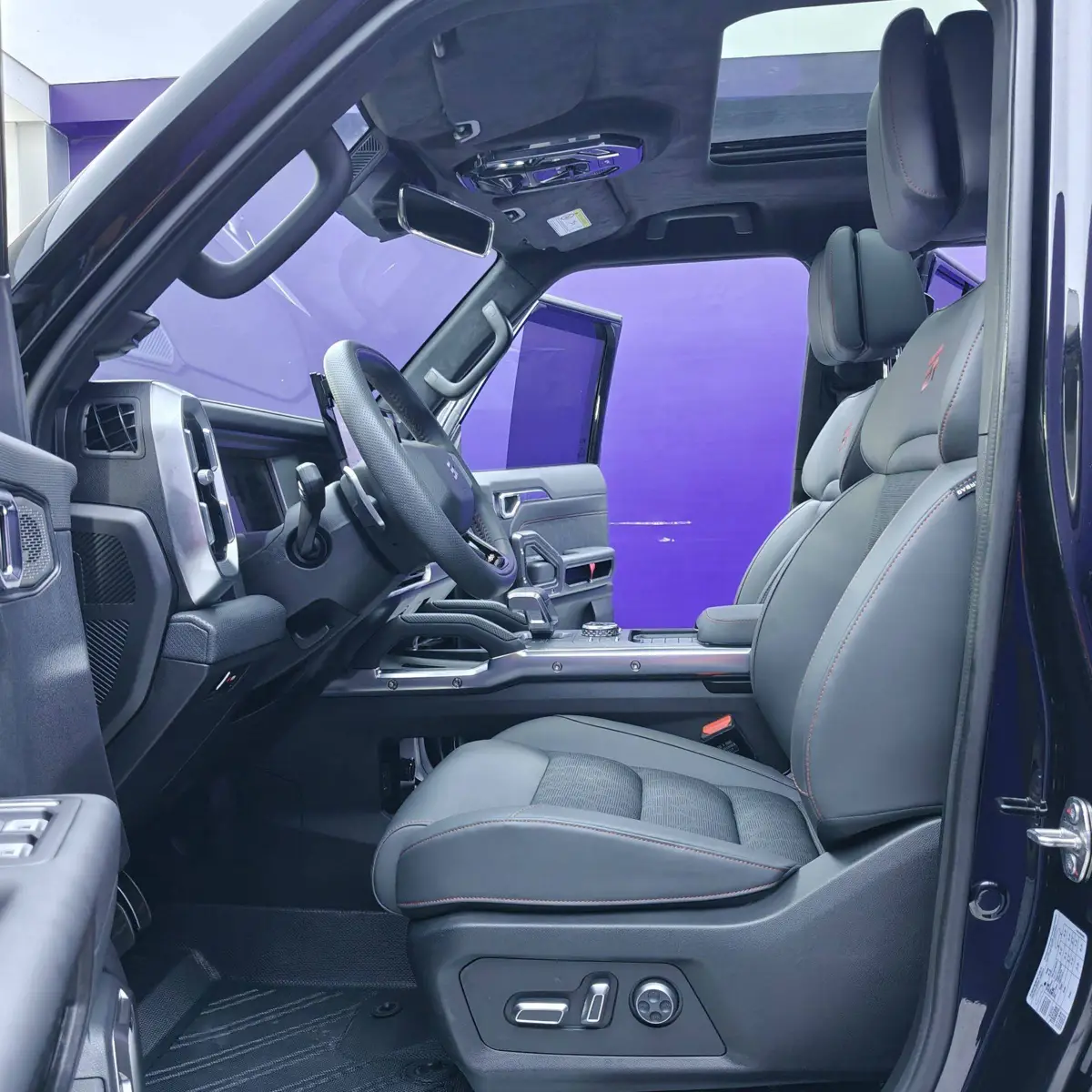 Jetour Traveler 2025 2.0T 4WD 200,000 Commemorative Edition photo